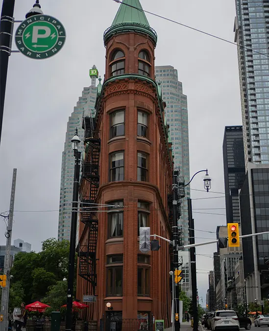 Smart tools give clear signs that help teams act fast and safe